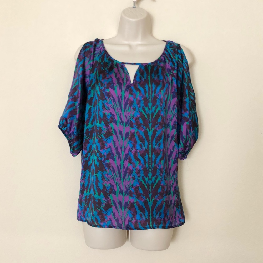 Express printed open shoulder top